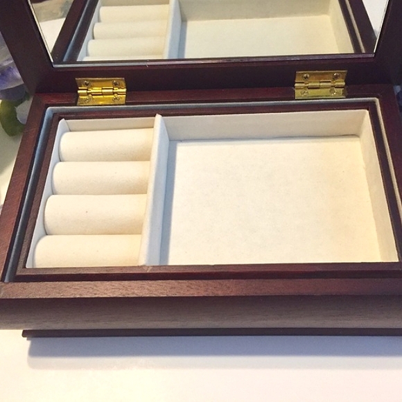 💜NWOB Vintage Style Tapestry Wood Jewelry Box💜 - Picture 11 of 14